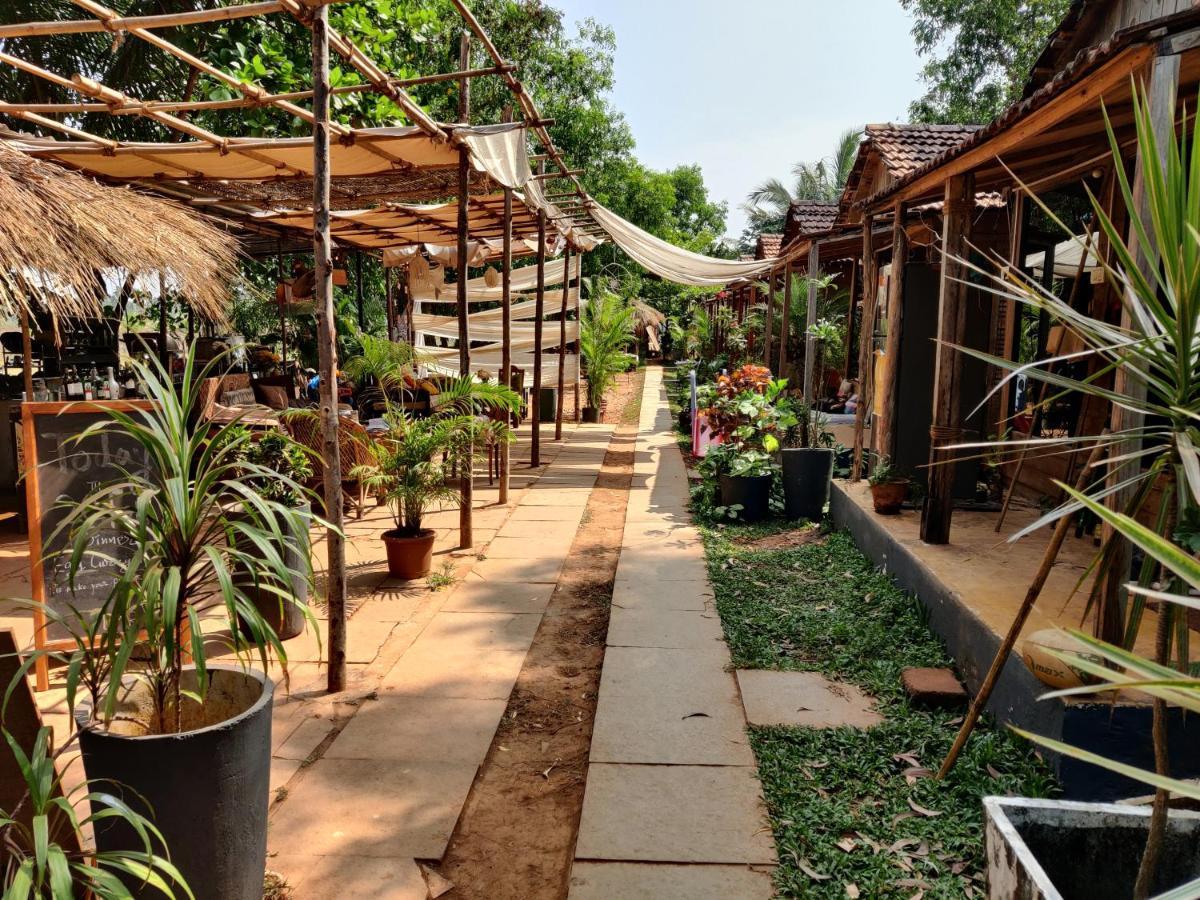 Wonderland Hostel Anjuna Exterior photo