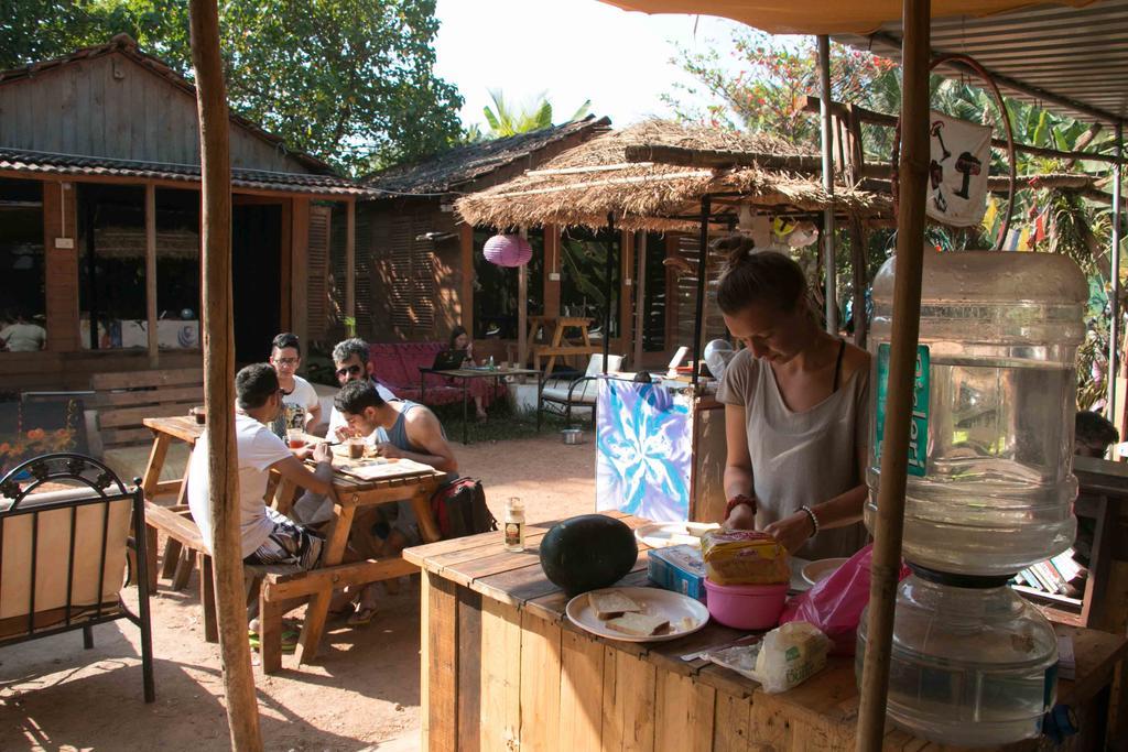 Wonderland Hostel Anjuna Exterior photo