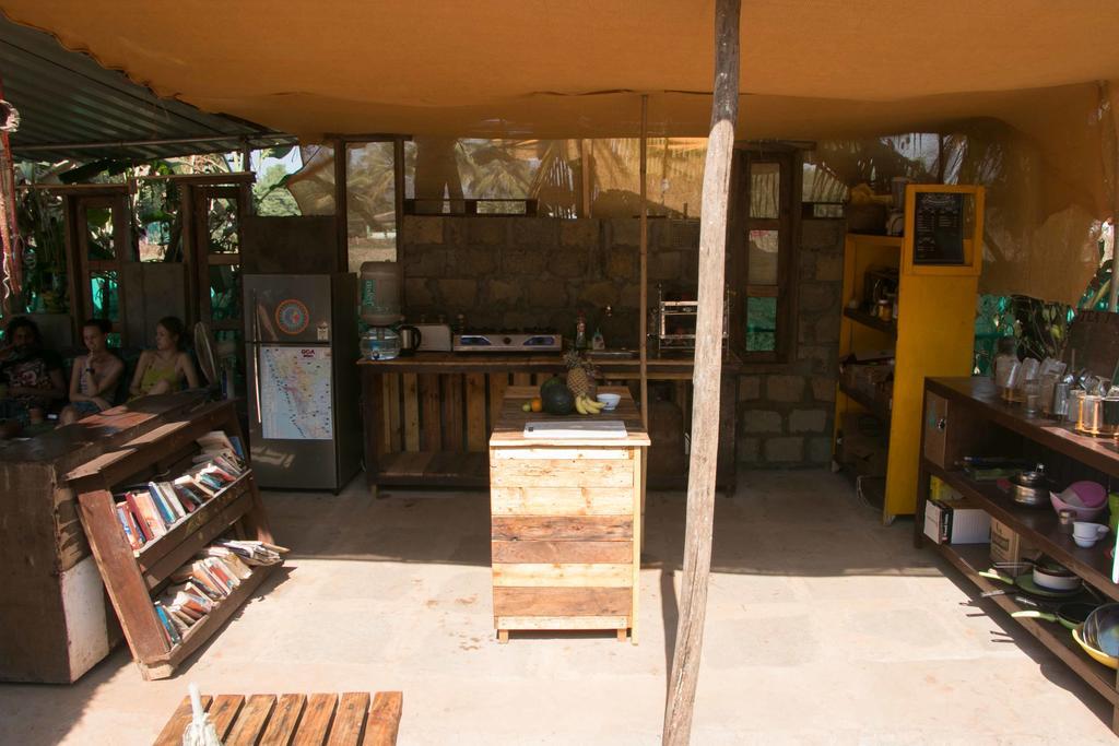 Wonderland Hostel Anjuna Exterior photo