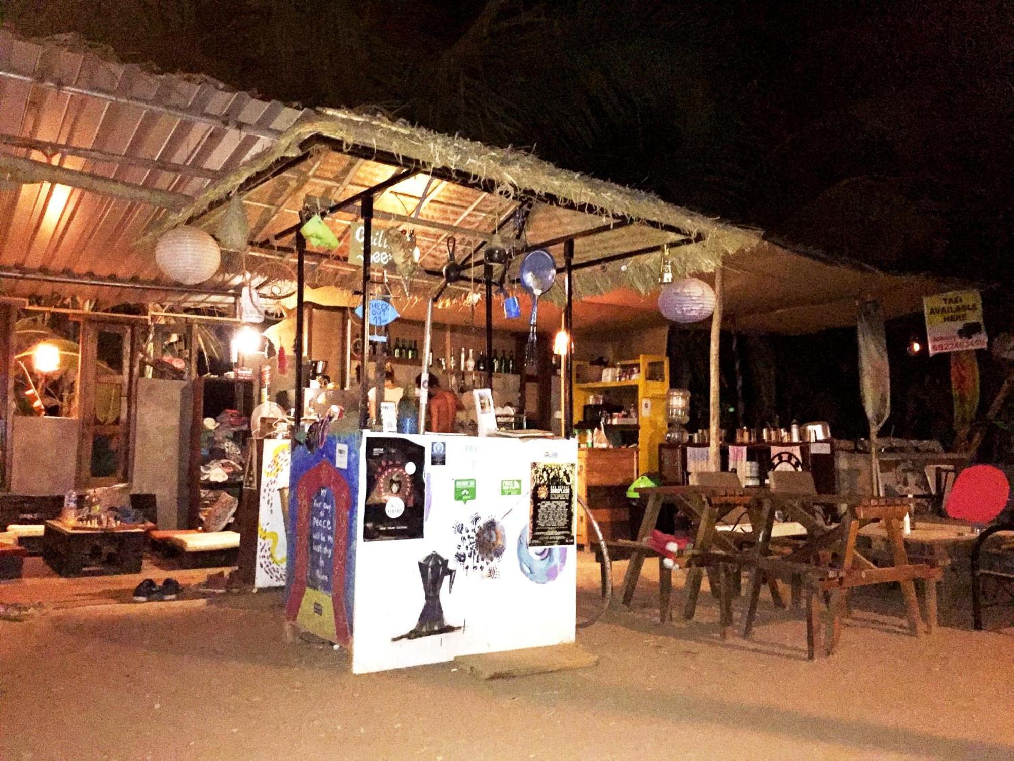 Wonderland Hostel Anjuna Exterior photo