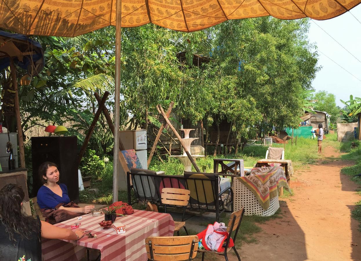 Wonderland Hostel Anjuna Exterior photo